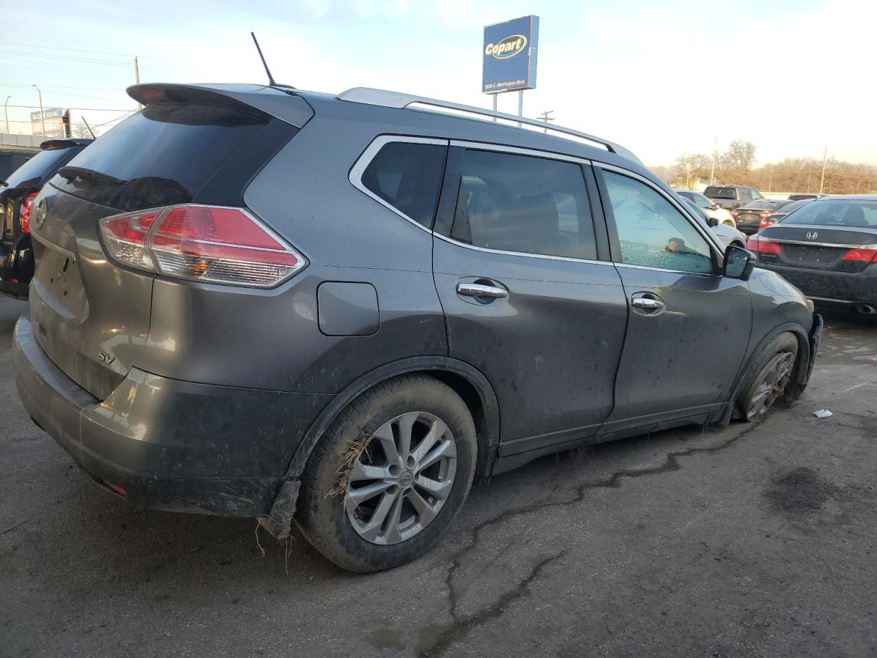 2015 Nissan Rogue - Image 3