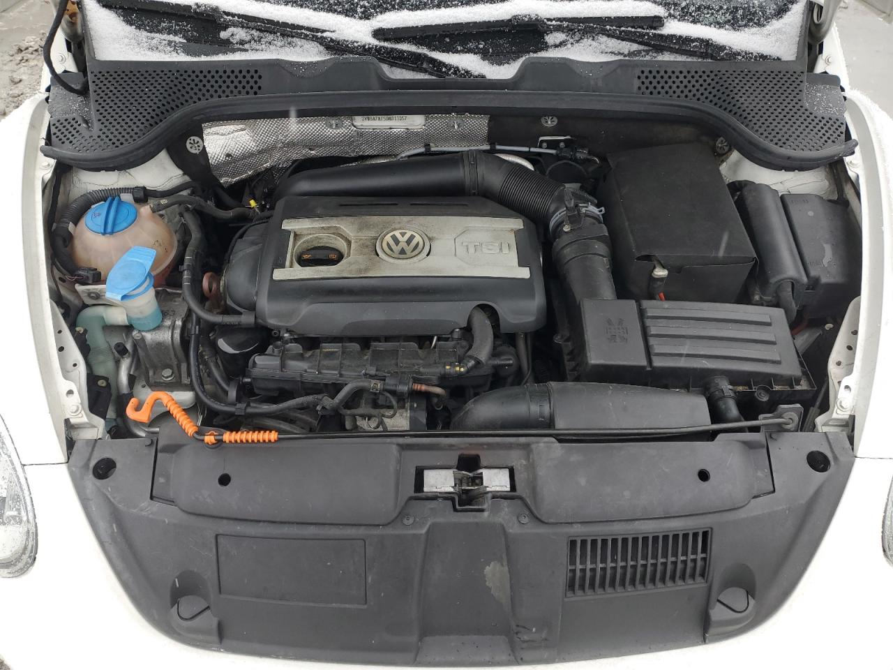 2013 Volkswagen Beetle - Image 11