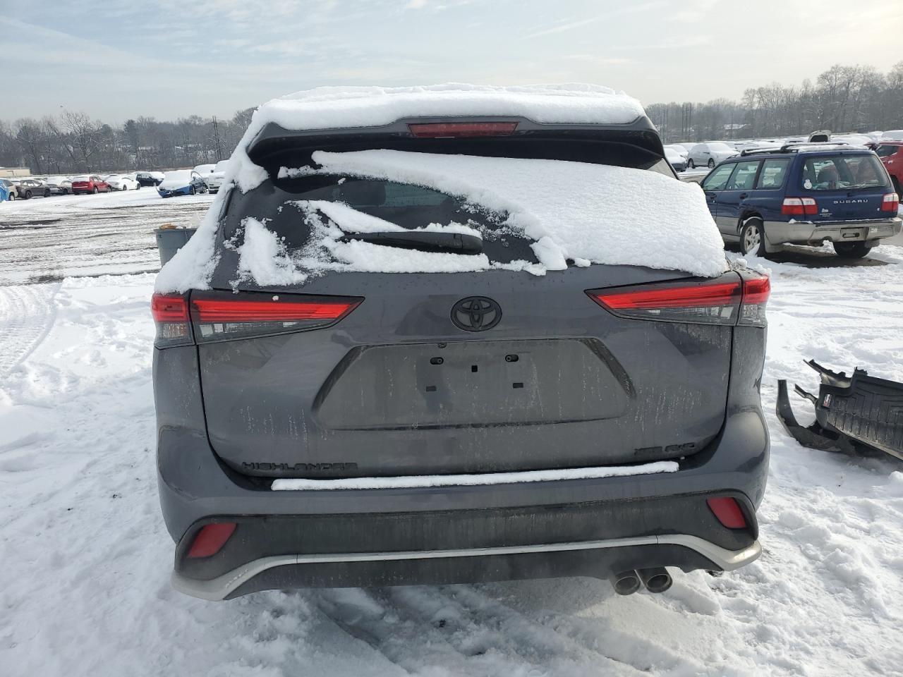 2021 Toyota Highlander - Image 6