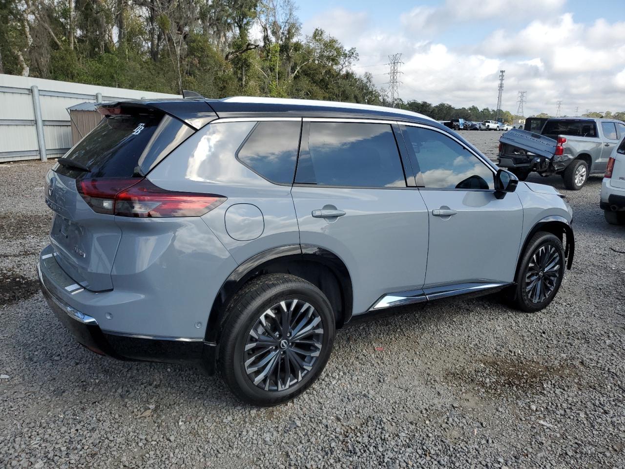 2024 Nissan Rogue - Image 3
