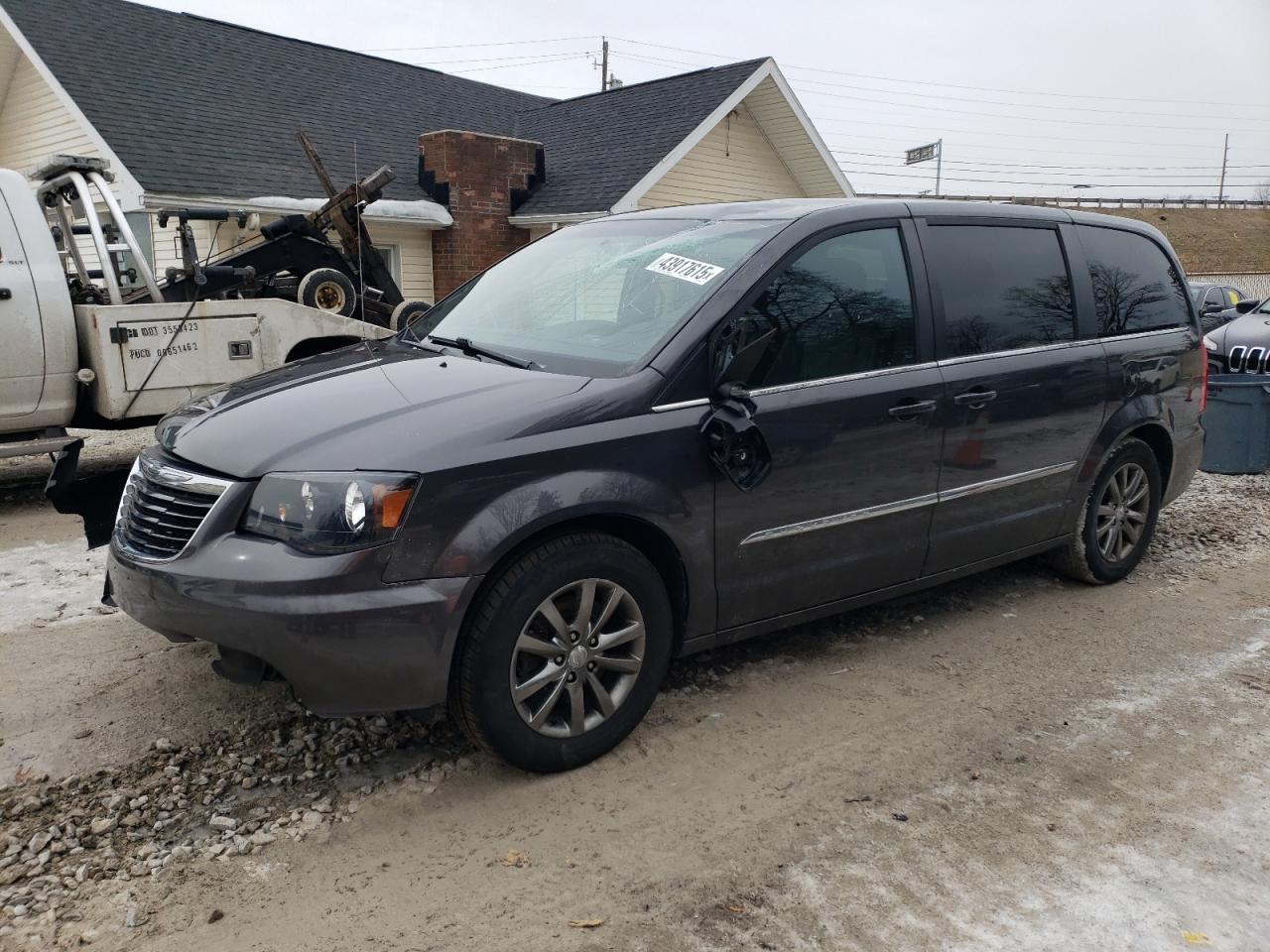 2016 Chrysler Town & Country - Image 1