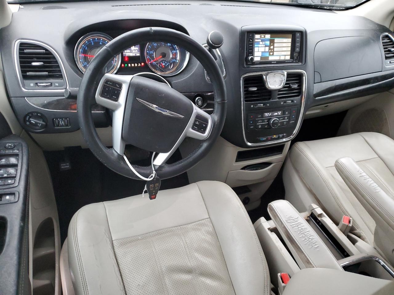 2013 Chrysler Town & Country - Image 8