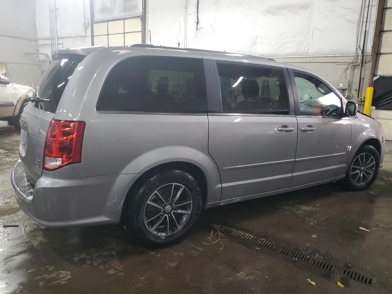 2017 Dodge Caravan - Image 3