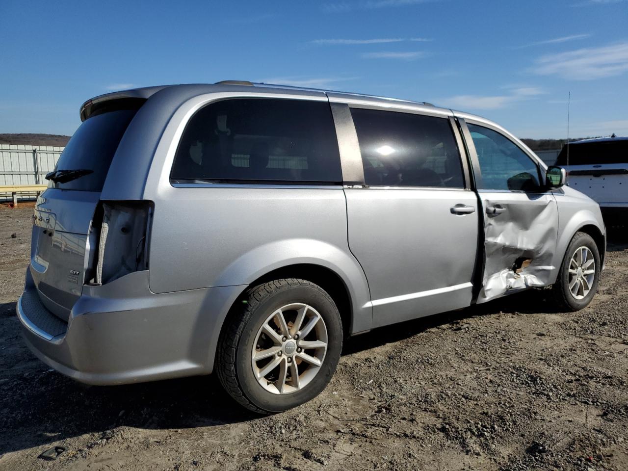 2019 Dodge Caravan - Image 3