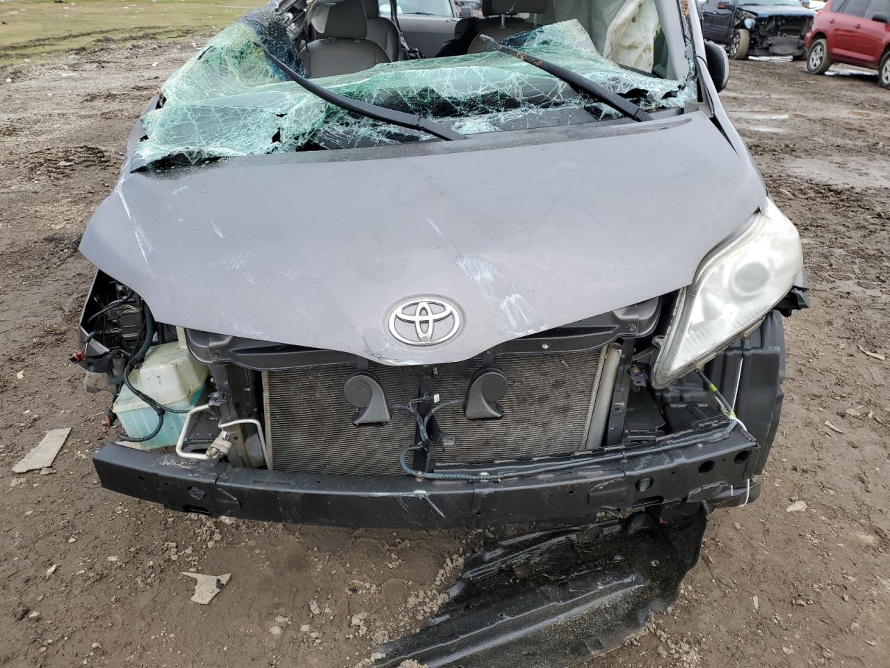 2017 Toyota Sienna - Image 13