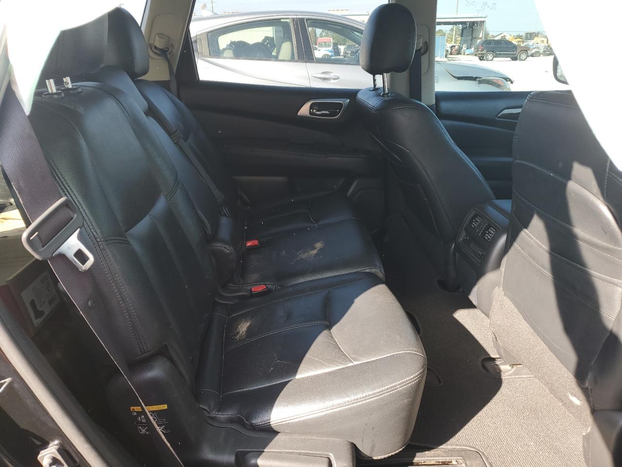 2017 Nissan Pathfinder - Image 11