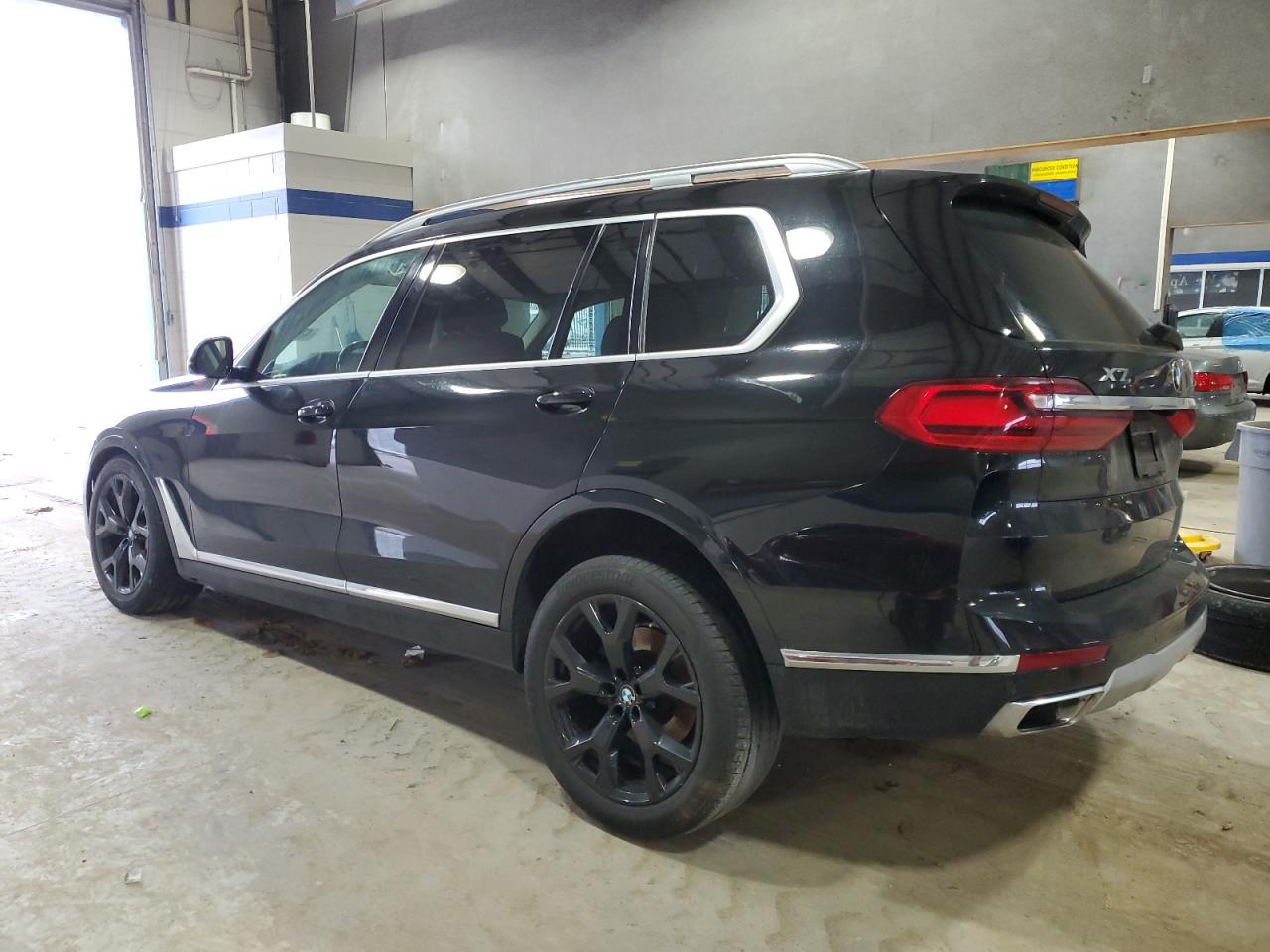 2020 BMW X7 - Image 2