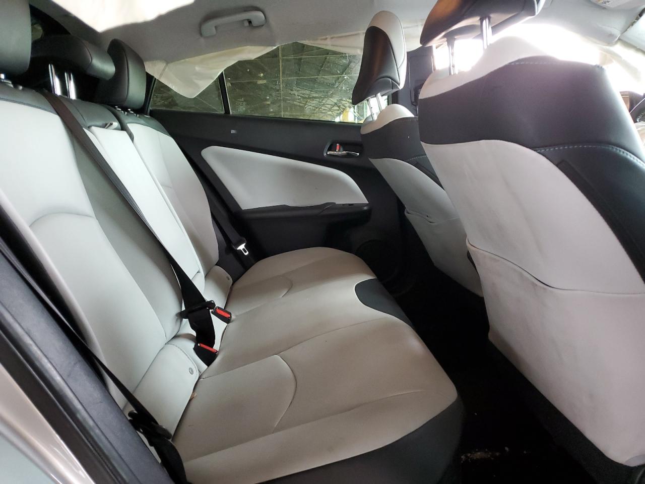 2019 Toyota Prius - Image 10