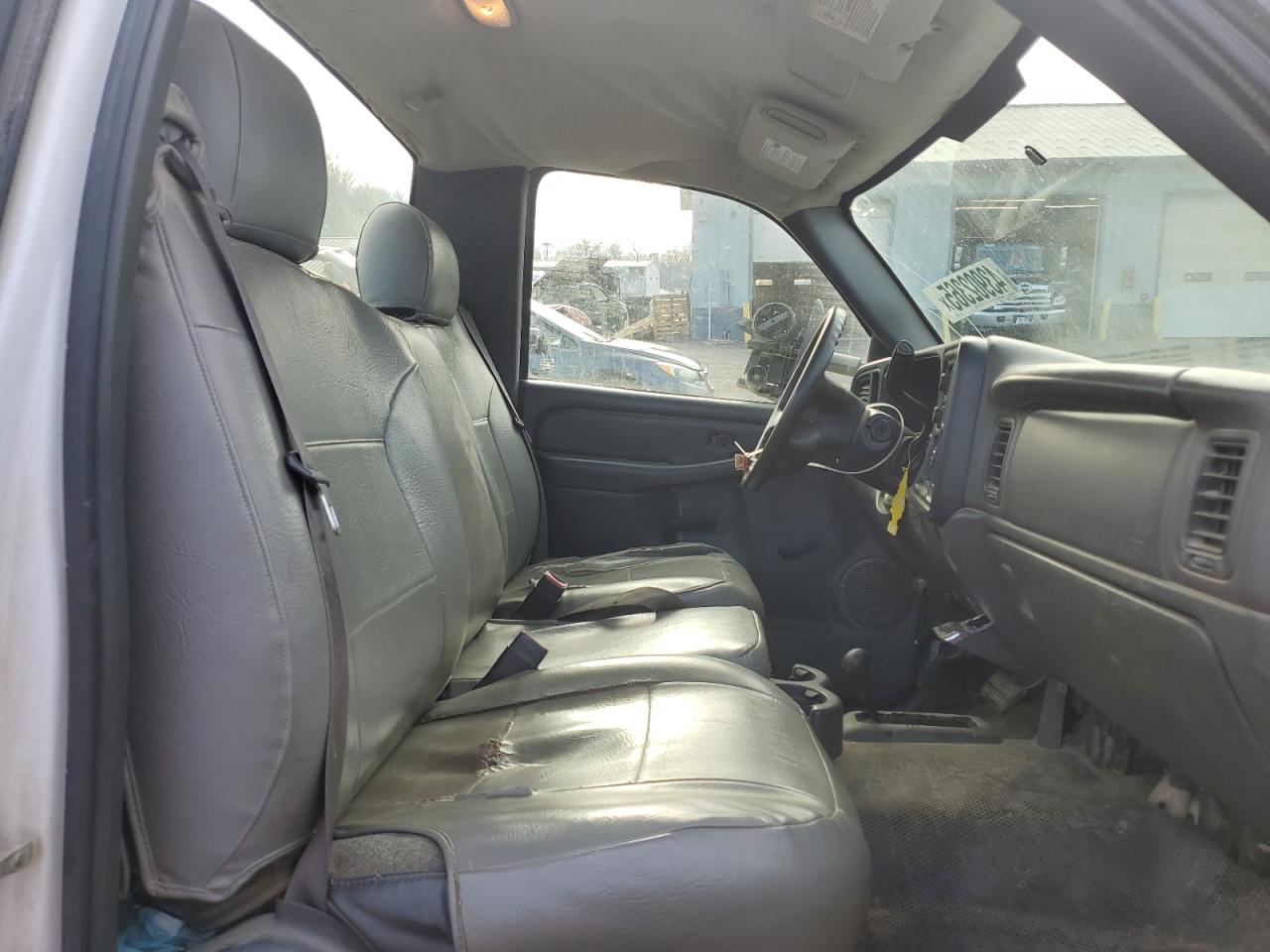 2006 Chevrolet Silverado - Image 10
