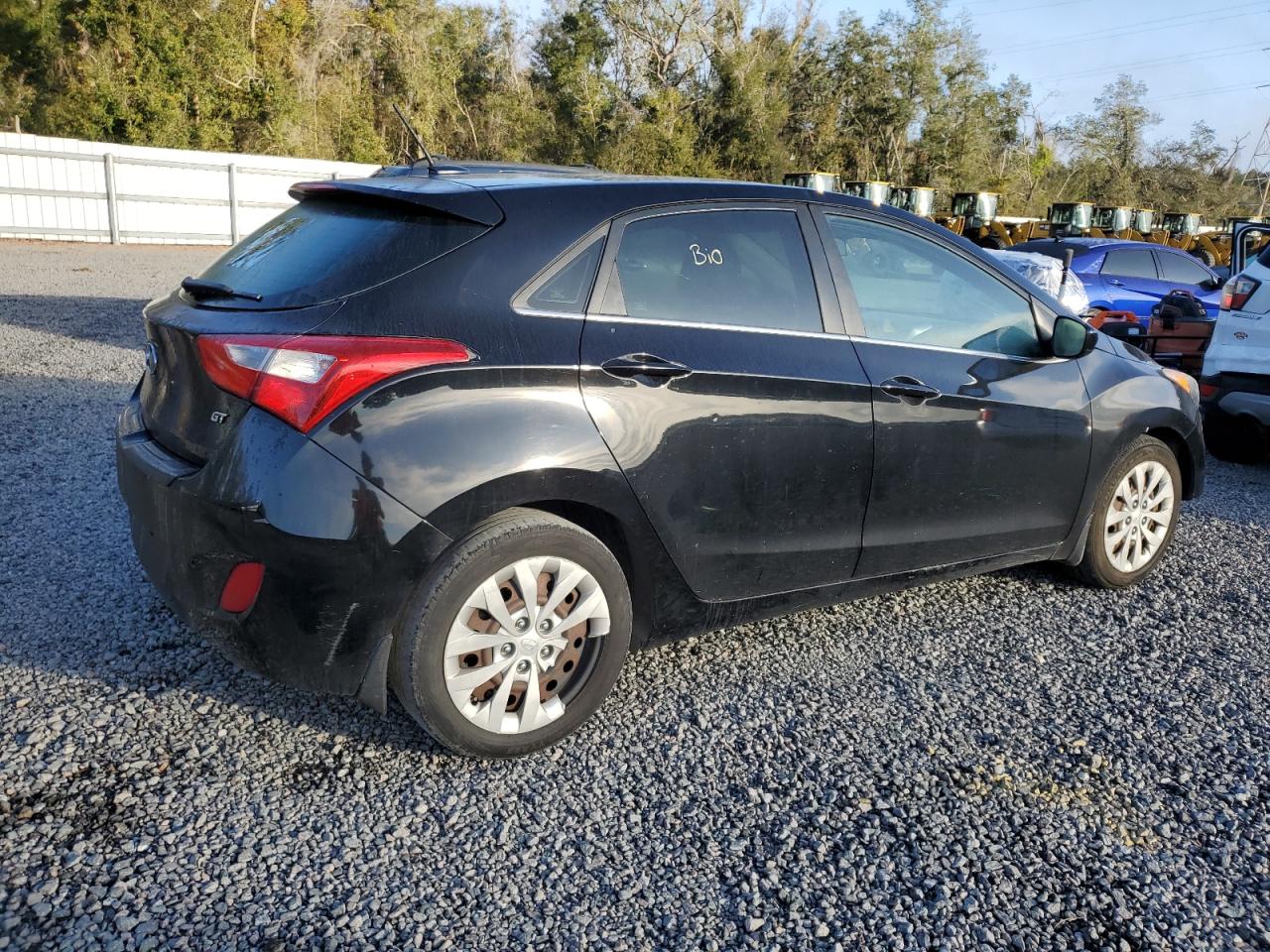 2016 Hyundai Elantra - Image 3