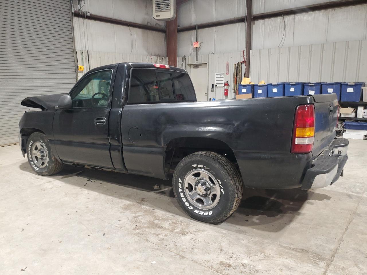 2000 Chevrolet Silverado - Image 2