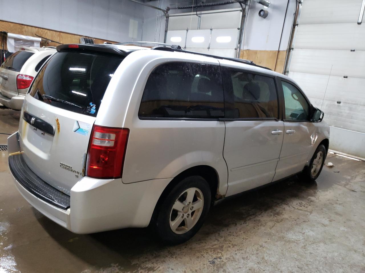 2010 Dodge Caravan - Image 3