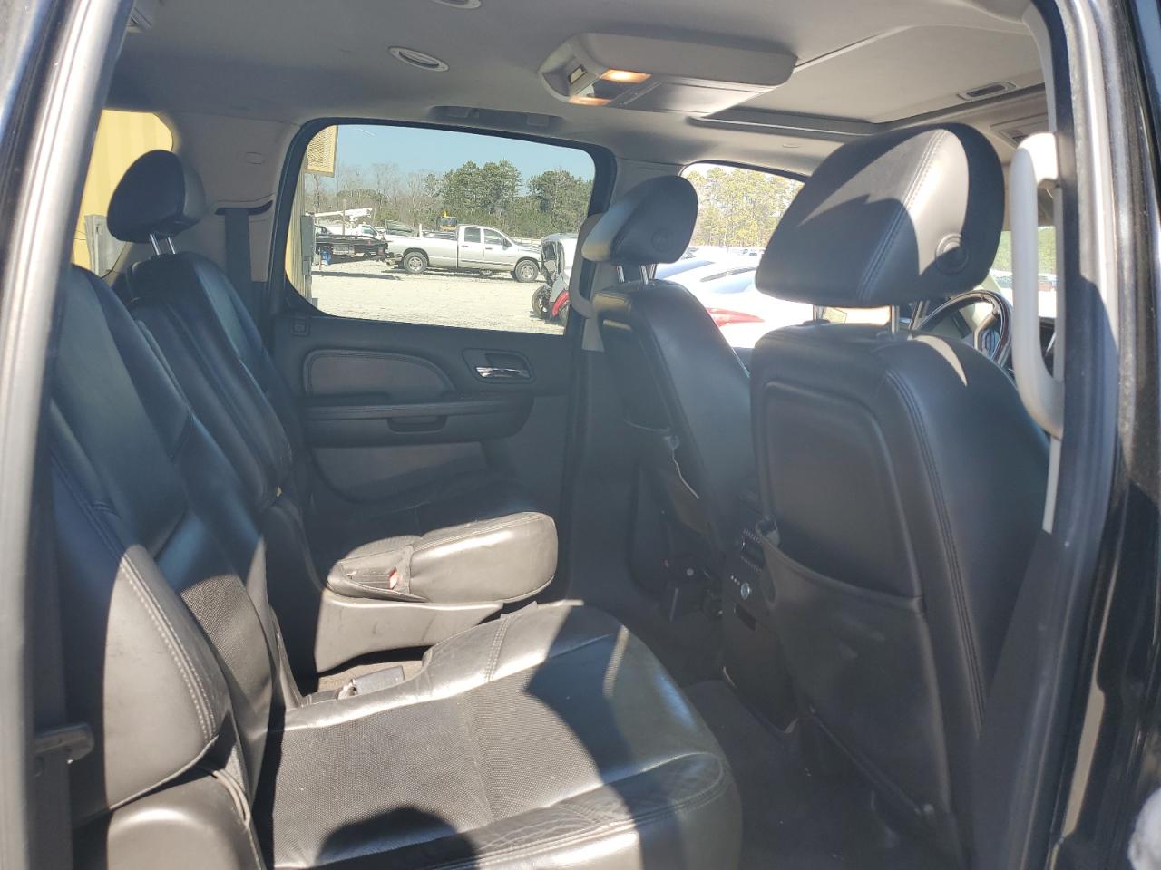 2008 Cadillac Escalade - Image 10
