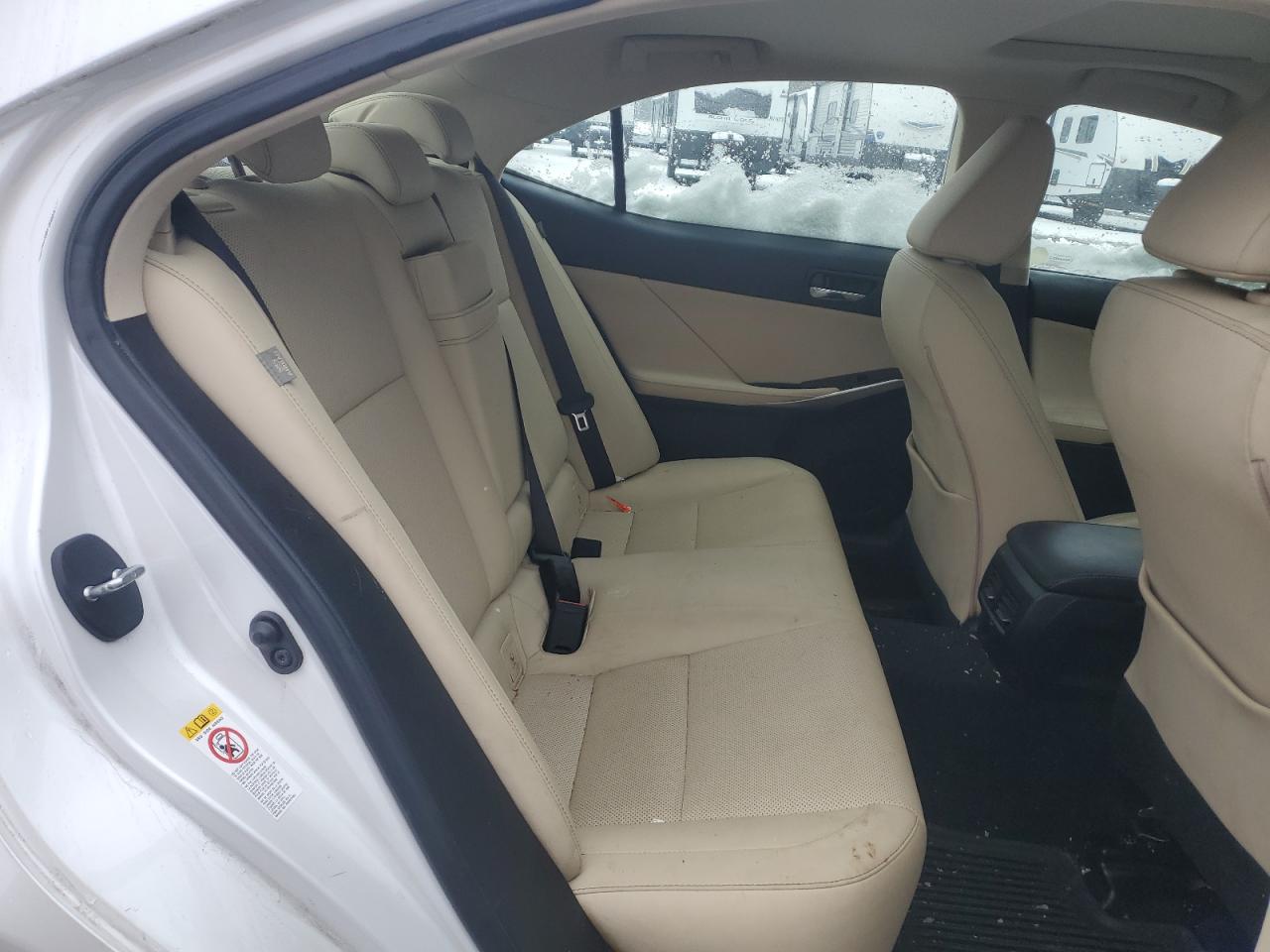 2016 Lexus IS - Image 10
