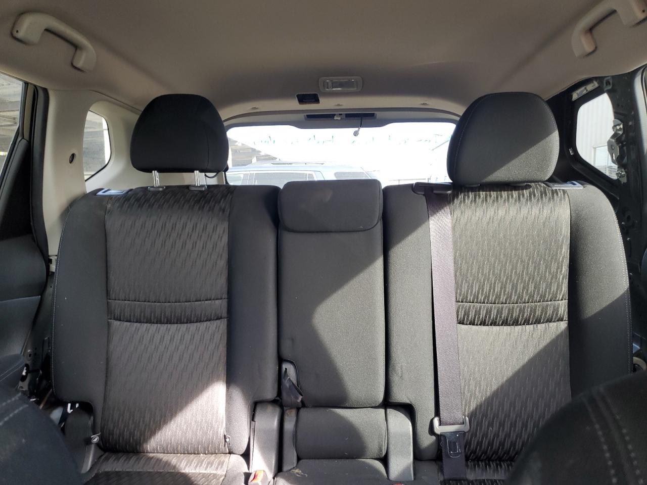 2017 Nissan Rogue - Image 10