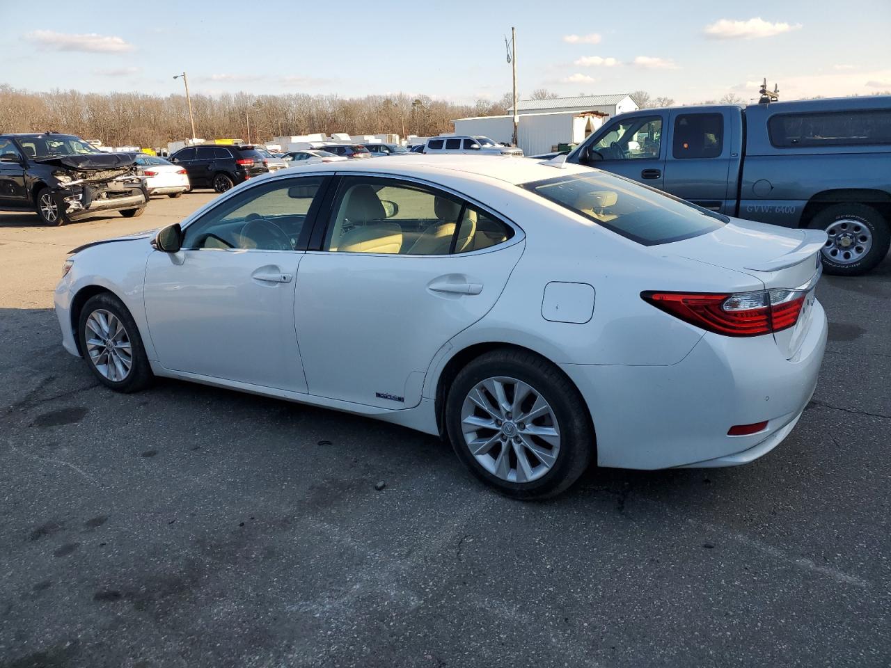 2014 Lexus ES - Image 2
