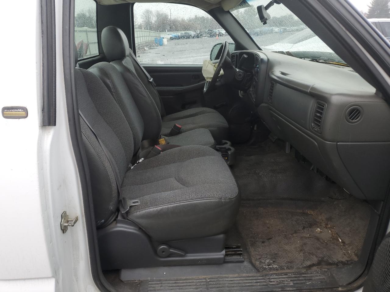 2005 Chevrolet Silverado - Image 10