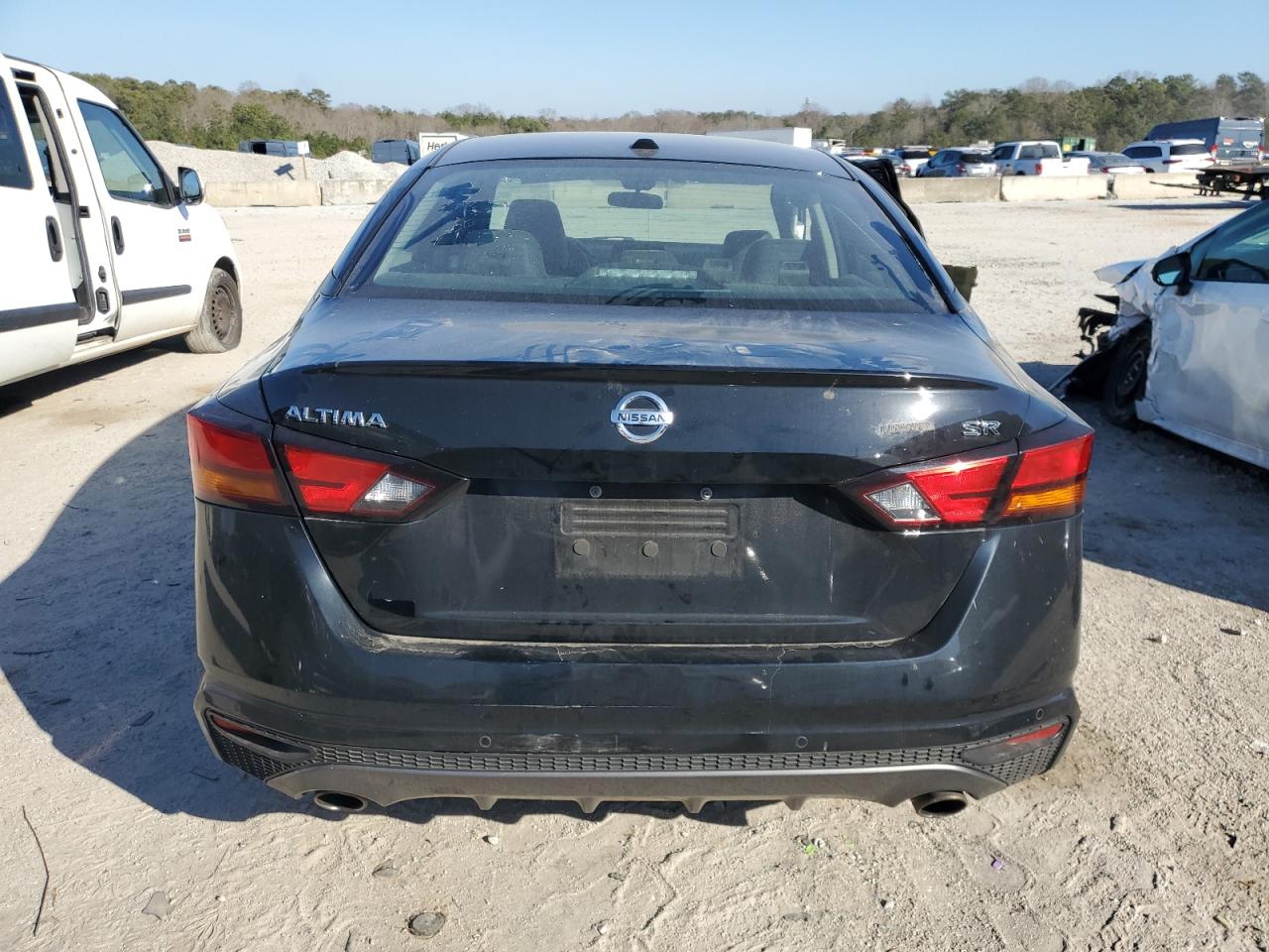 2022 Nissan Altima - Image 6