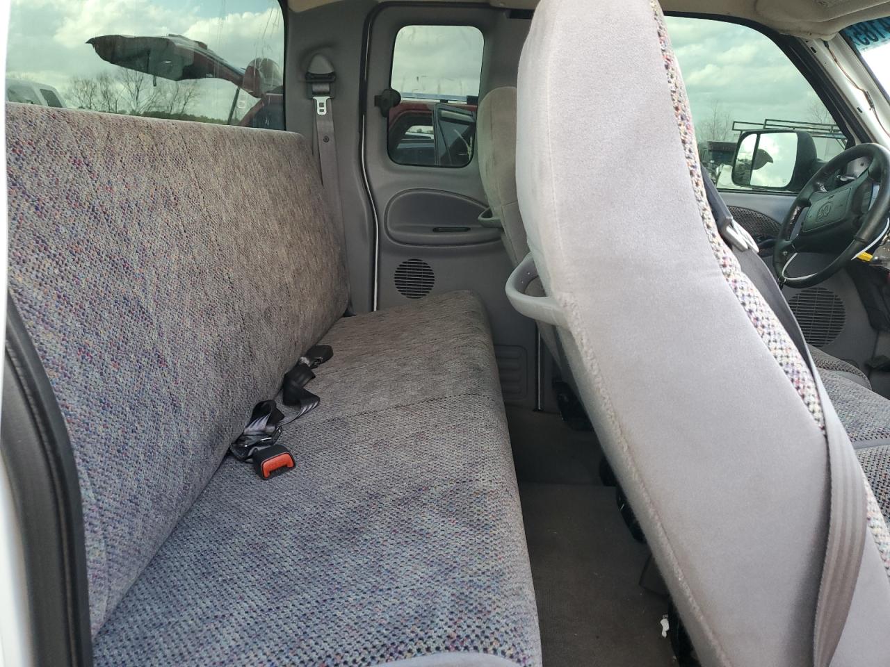 1998 Dodge Ram 2500 VIN: 1B7KF236XWJ174731 Lot: 43784185