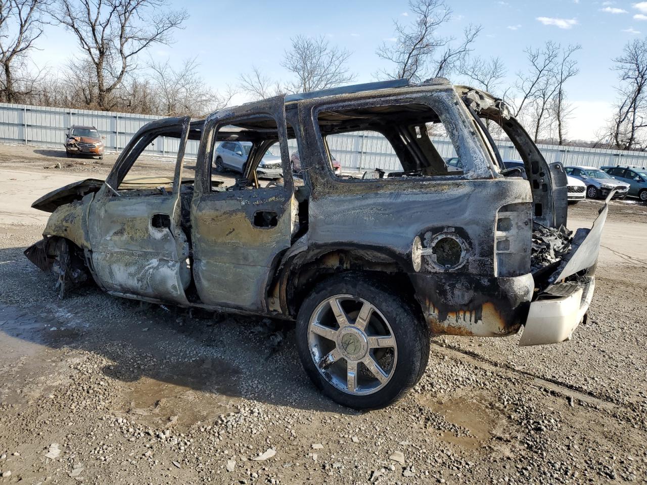 2005 Cadillac Escalade - Image 2