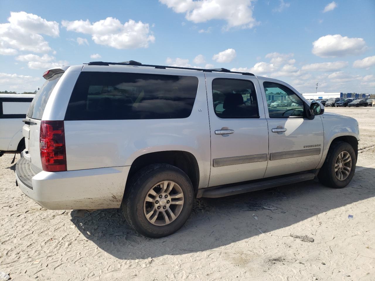 2014 Chevrolet Suburban - Image 3