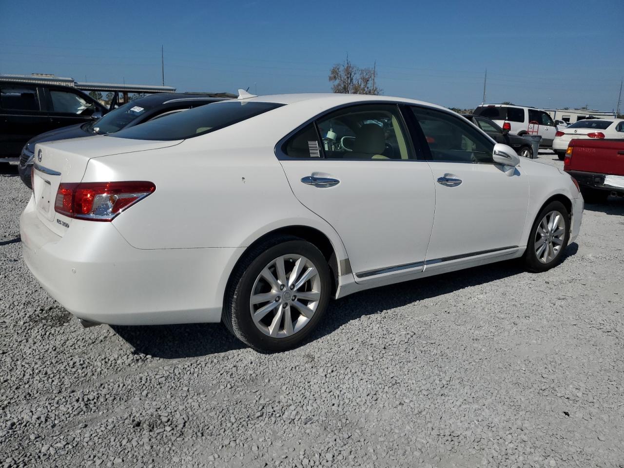 2011 Lexus ES - Image 3