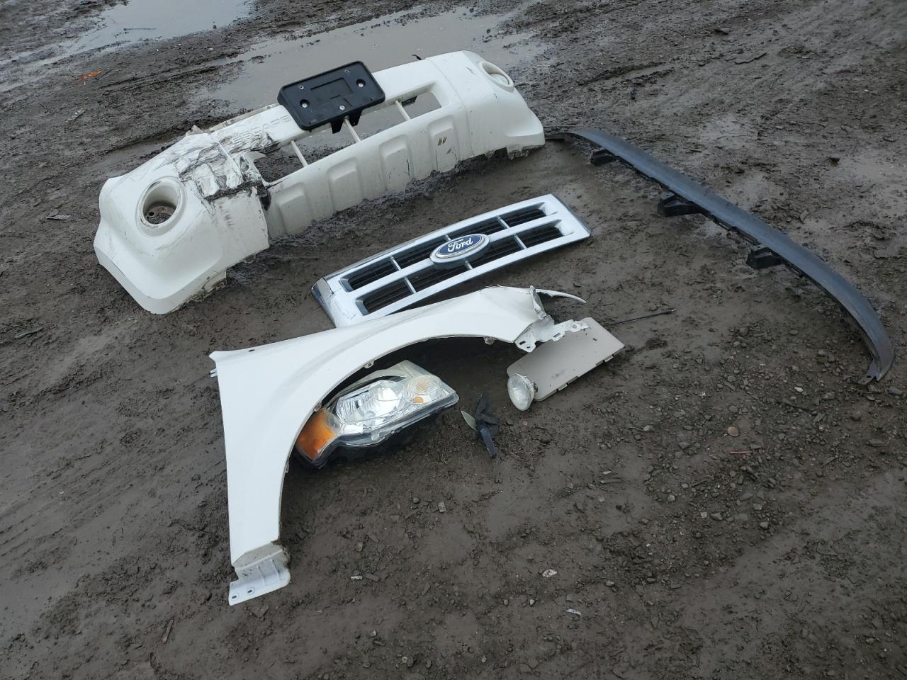 2010 Ford Escape - Image 13