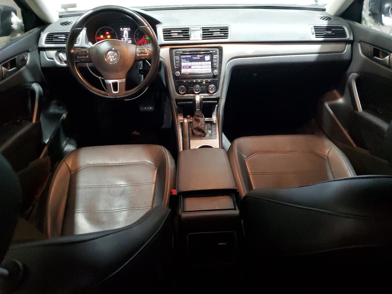 2015 Volkswagen Passat - Image 8