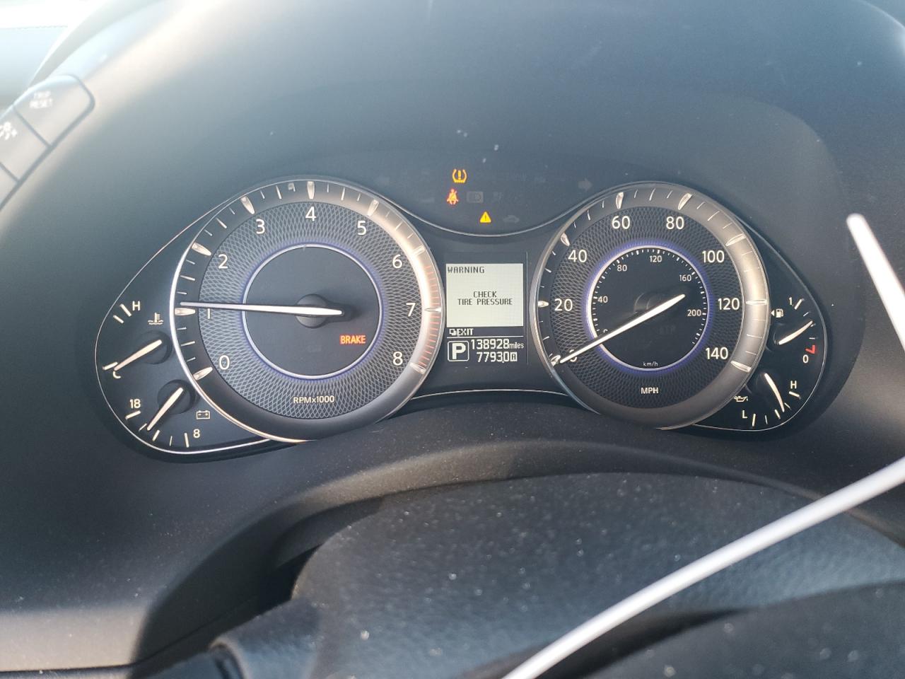 2016 Infiniti QX80 - Image 9