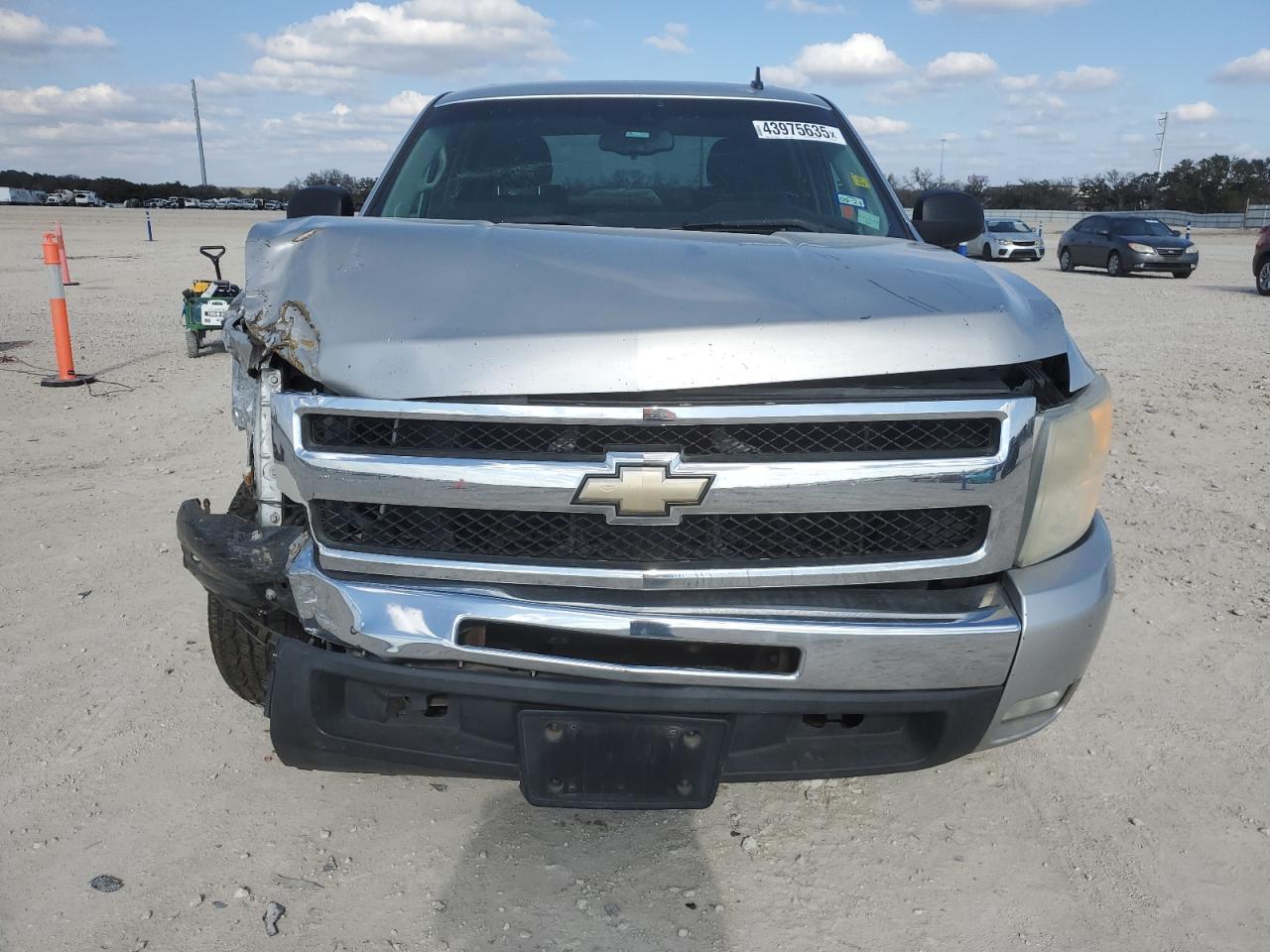 2011 Chevrolet Silverado - Image 5