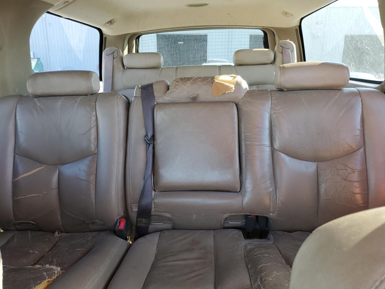 2002 Chevrolet Suburban - Image 10