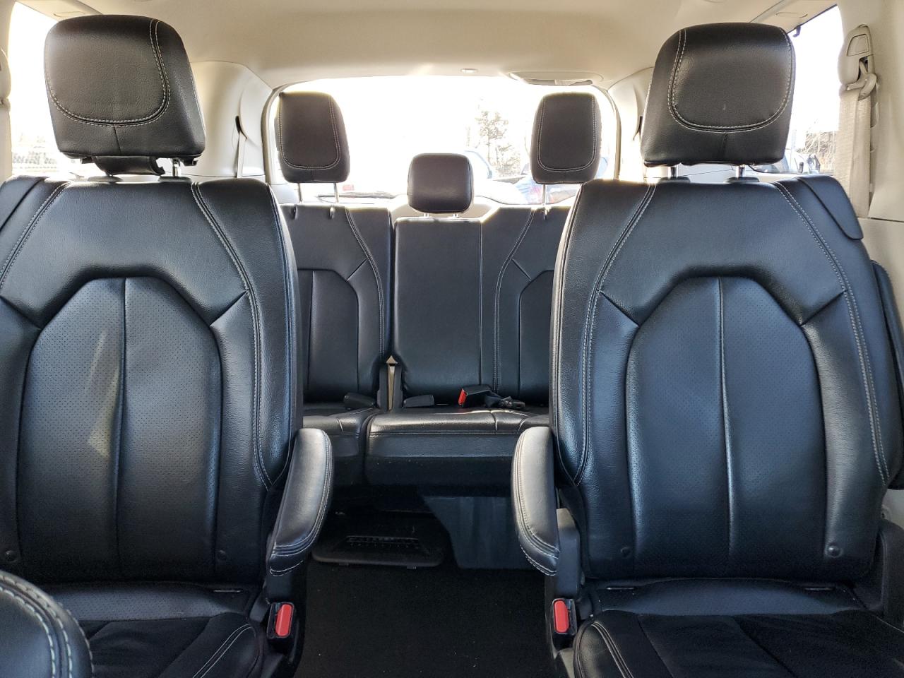 2022 Chrysler Pacifica - Image 10