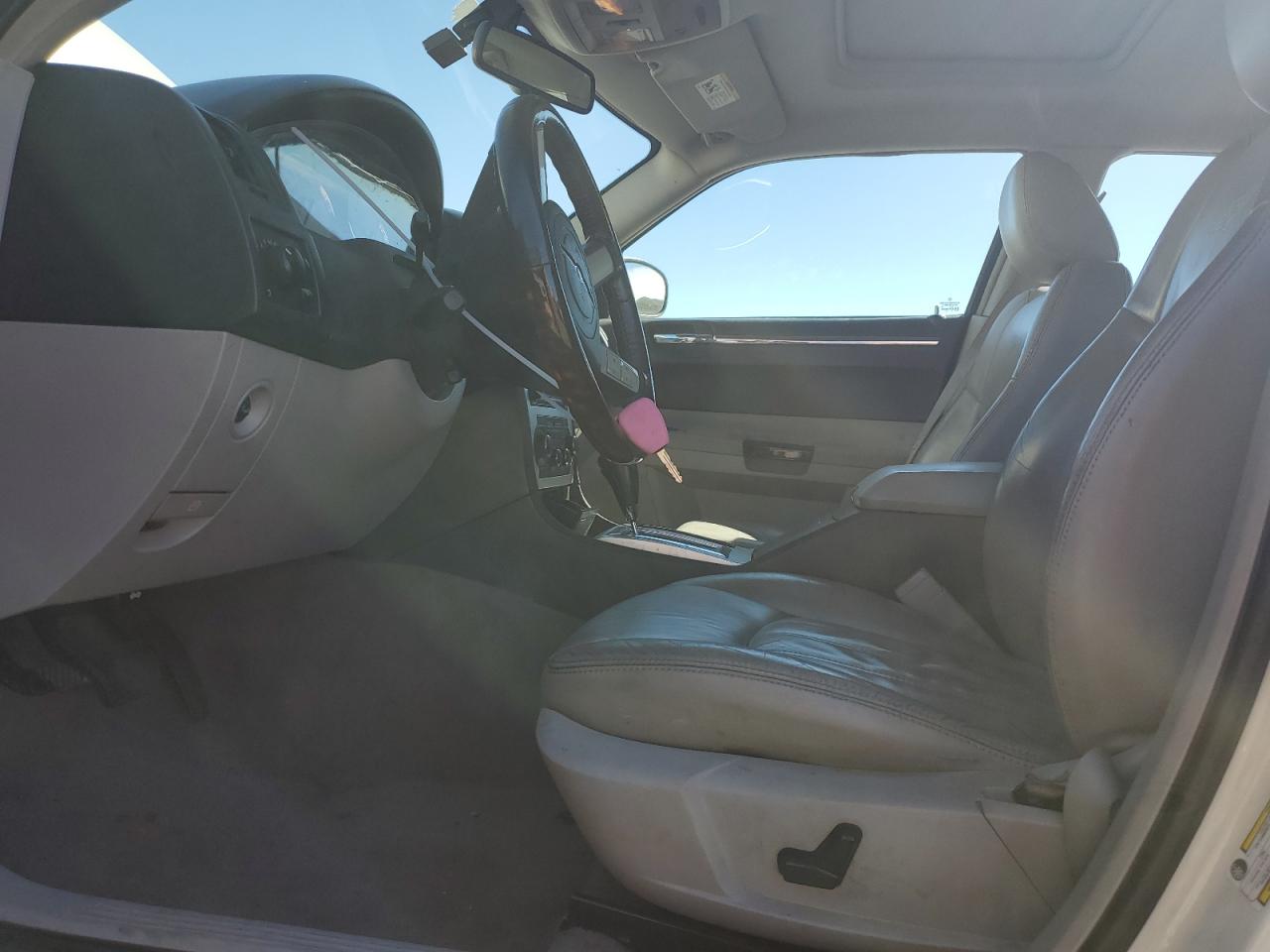 2006 Chrysler 300 - Image 7
