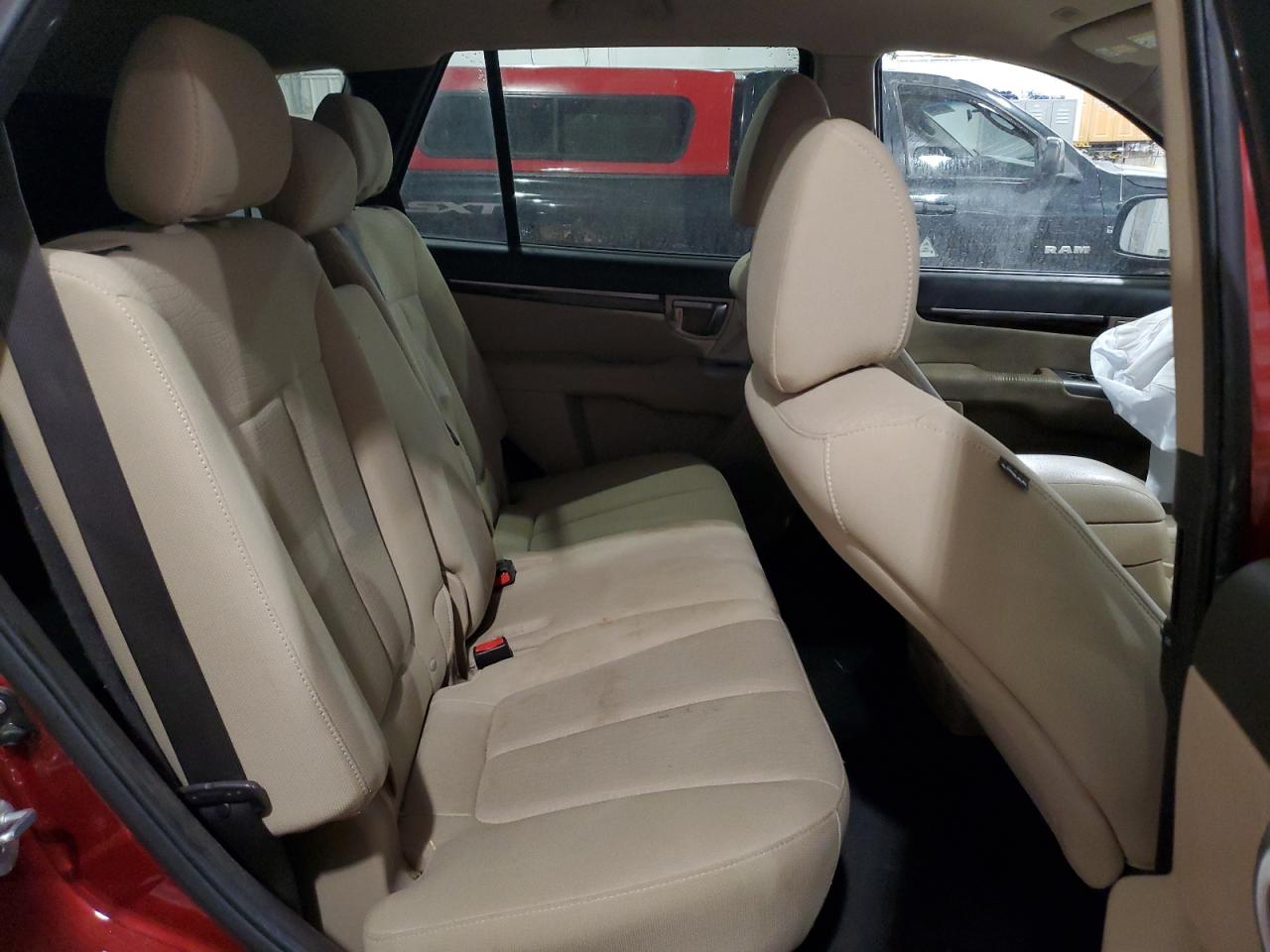 2010 Hyundai Santa Fe - Image 11