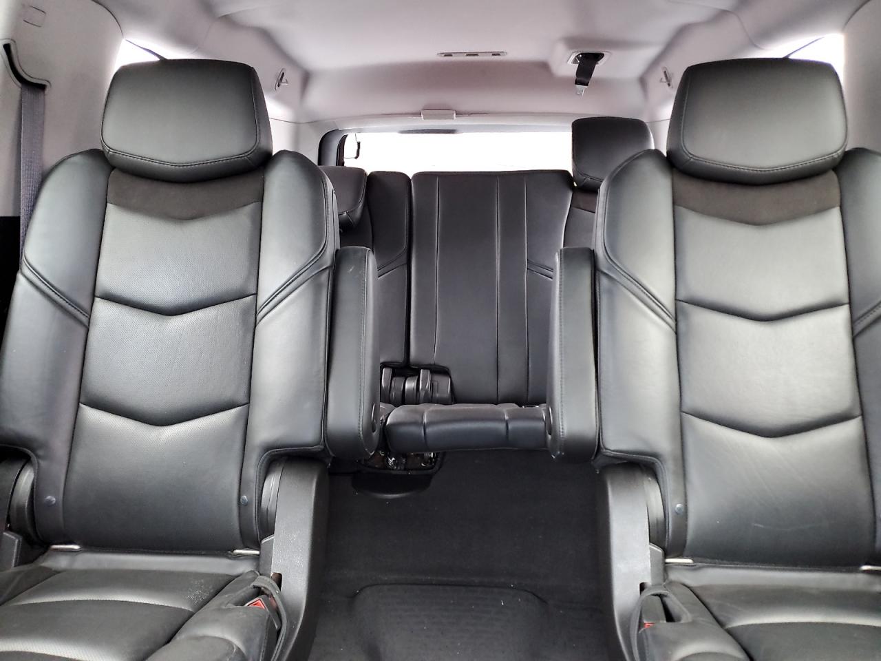 2015 Cadillac Escalade - Image 10