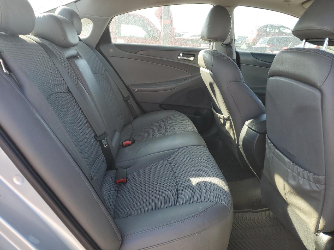 2012 Hyundai Sonata - Image 10