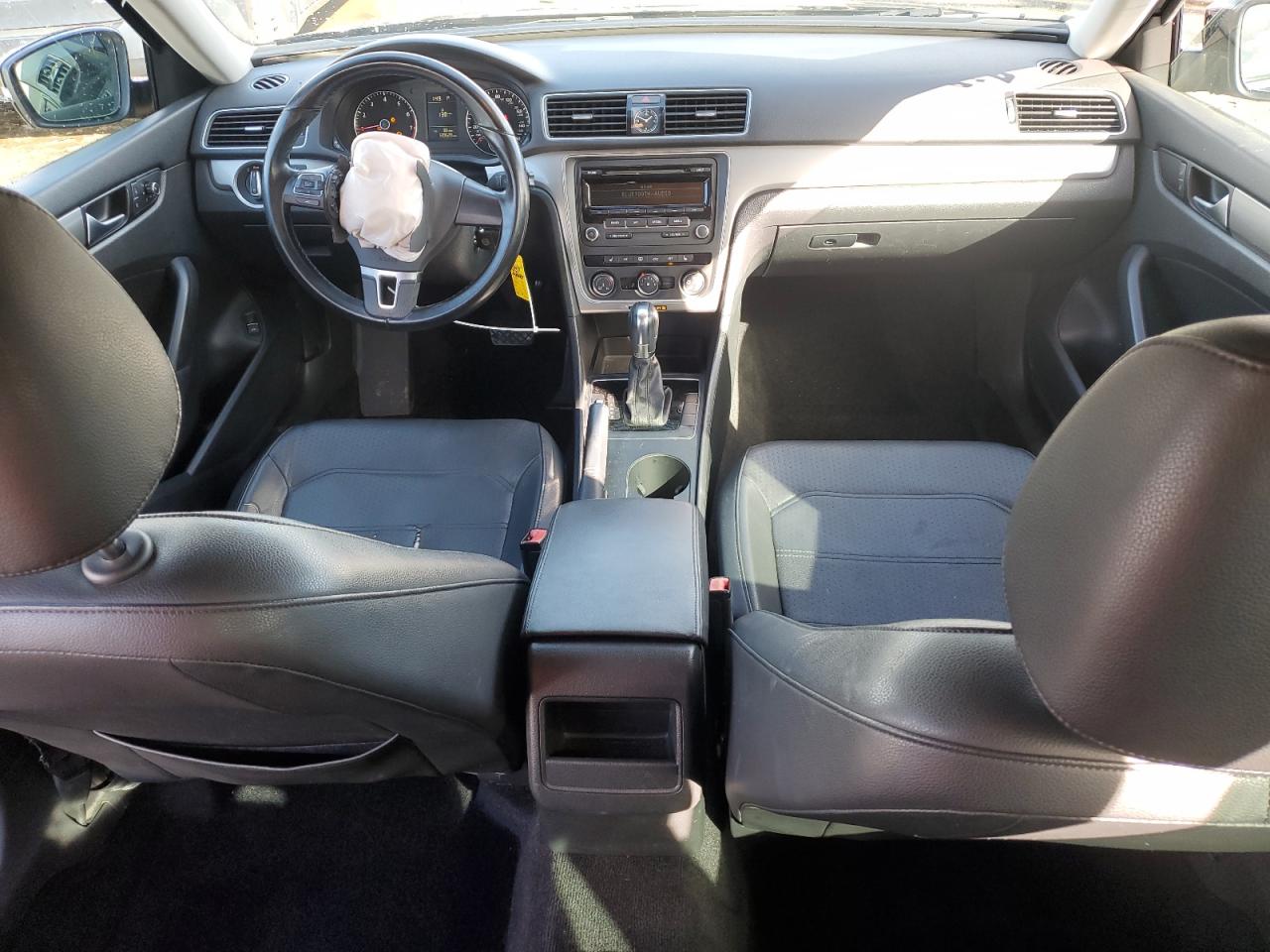 2014 Volkswagen Passat - Image 8