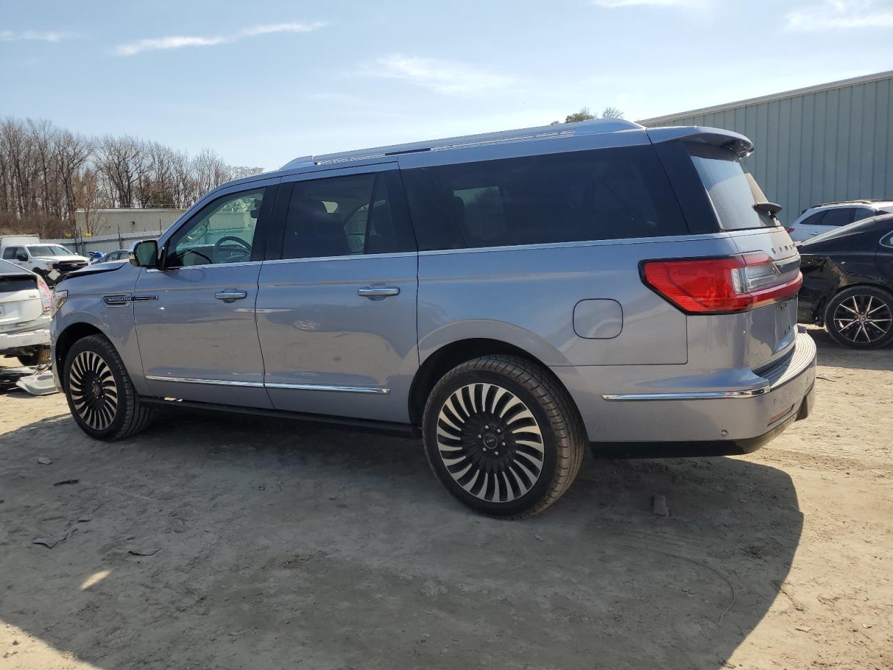2020 Lincoln Navigator - Image 2
