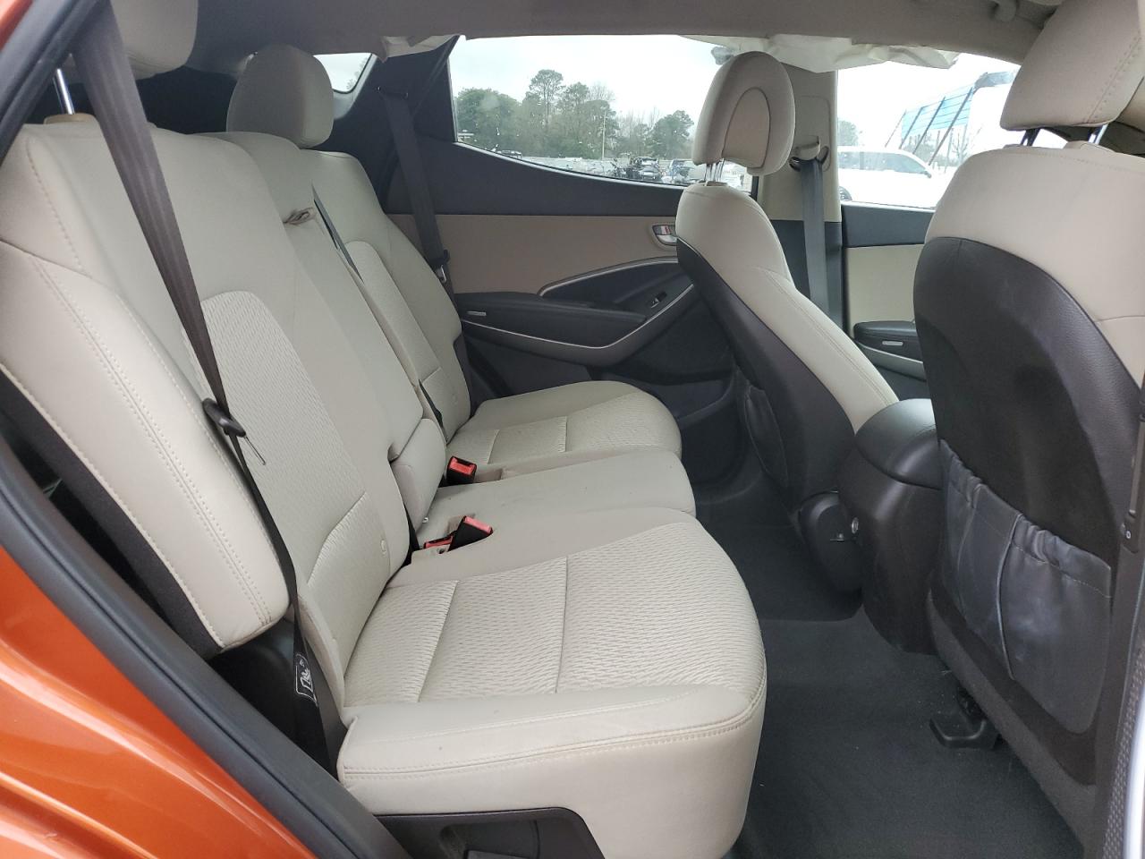 2016 Hyundai Santa Fe - Image 11