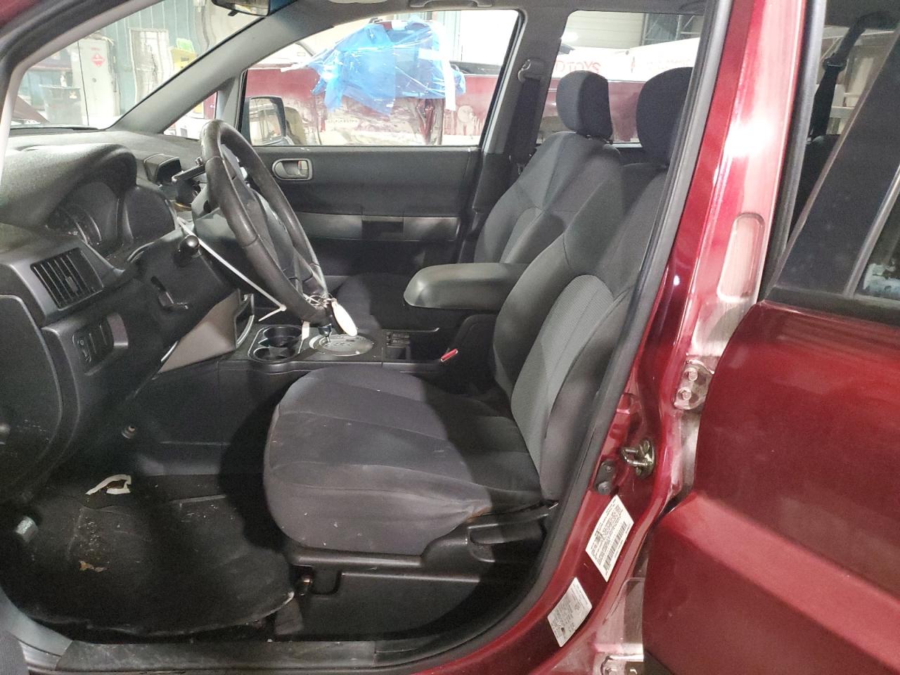 2004 Mitsubishi Endeavor - Image 7
