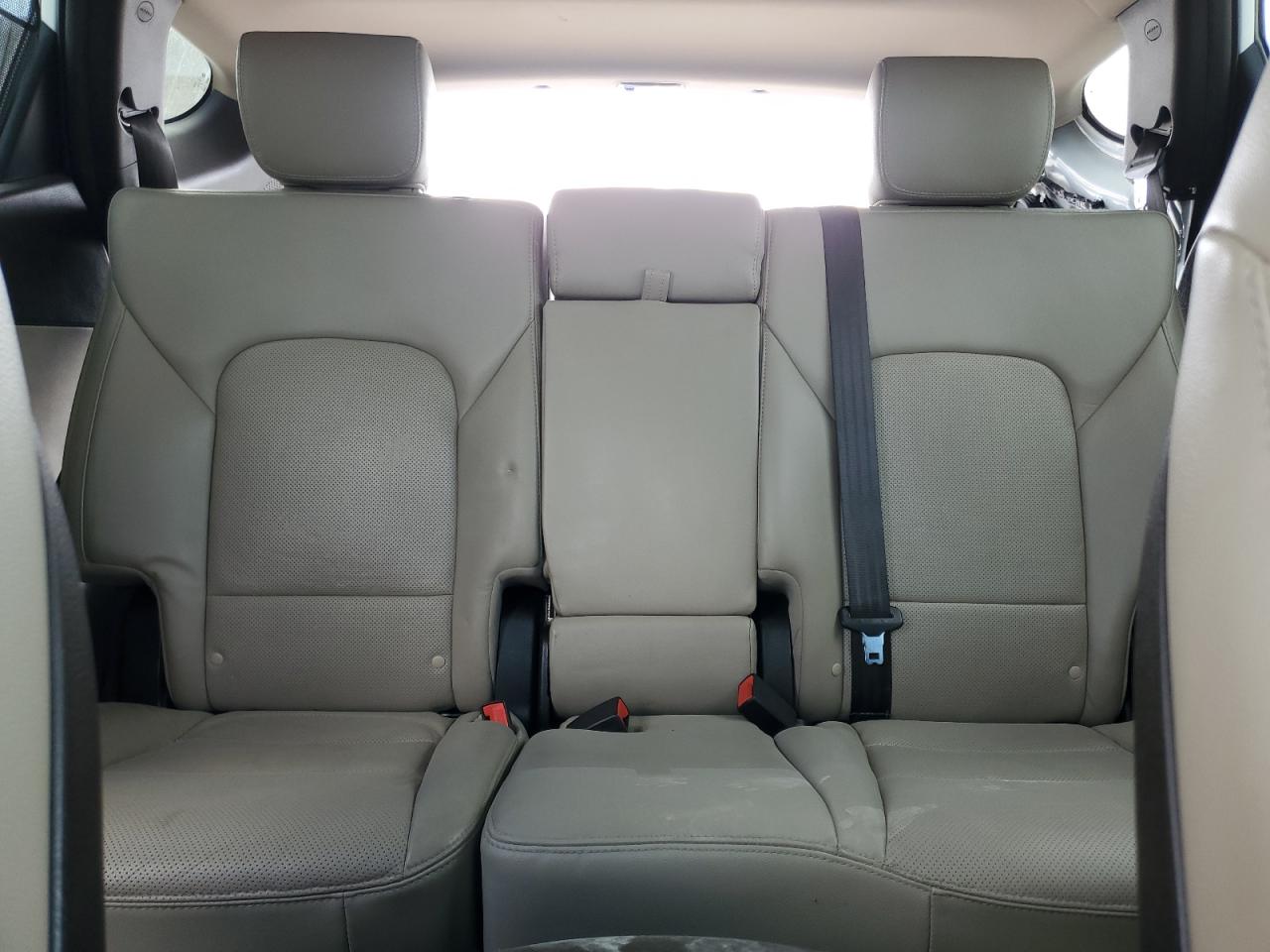 2017 Hyundai Santa Fe - Image 10