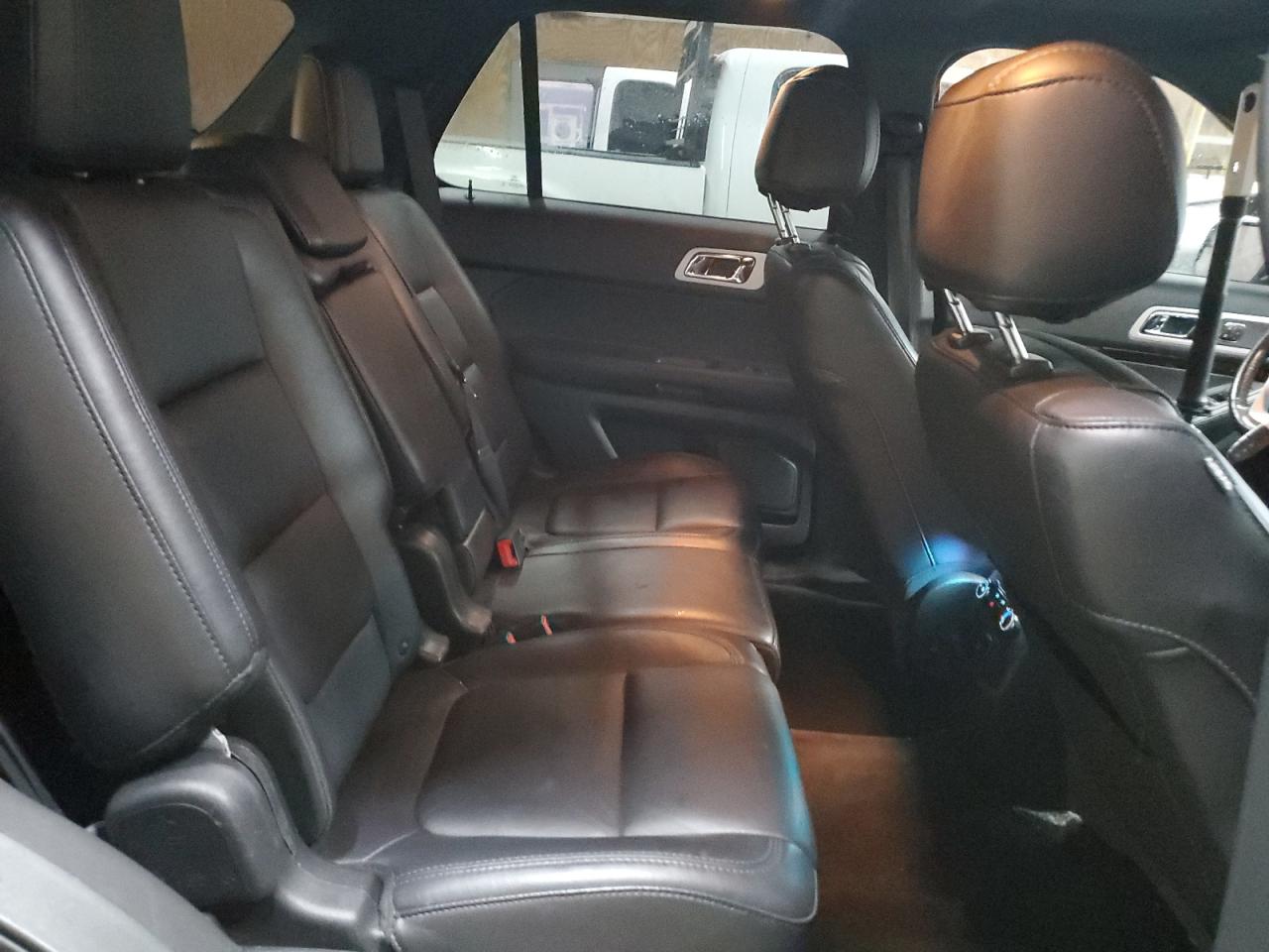 2015 Ford Explorer - Image 11