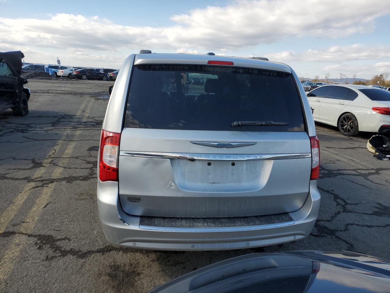 2012 Chrysler Town & Country - Image 6