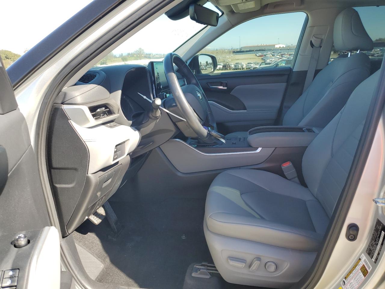 2020 Toyota Highlander - Image 7
