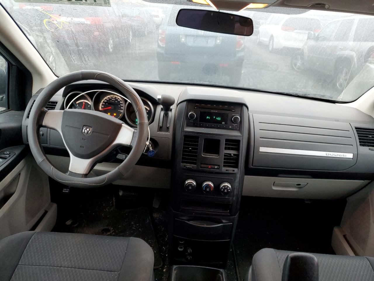 2010 Dodge Caravan - Image 8