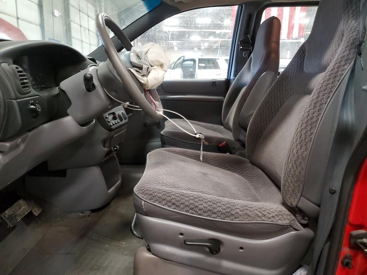 2000 Dodge Caravan - Image 7
