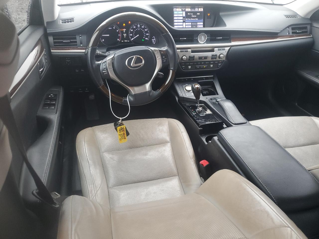 2013 Lexus ES - Image 8