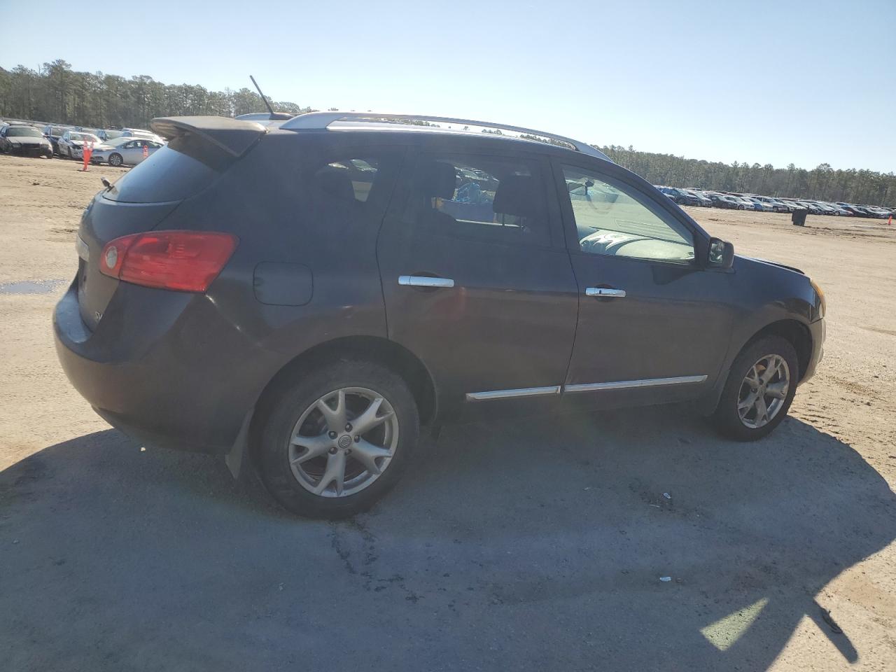 2011 Nissan Rogue - Image 3