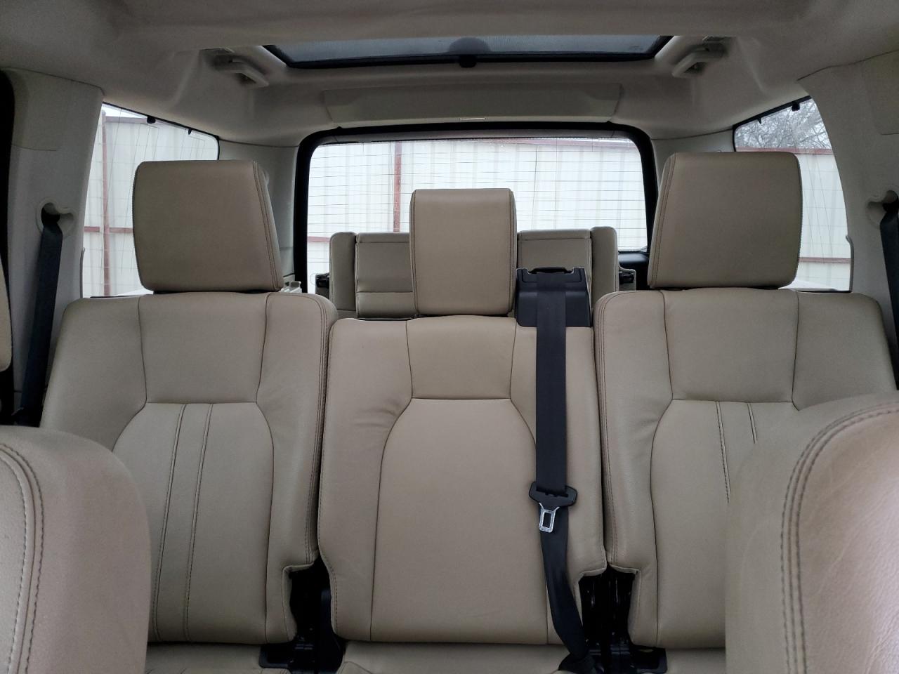 2012 Land Rover LR4 - Image 10