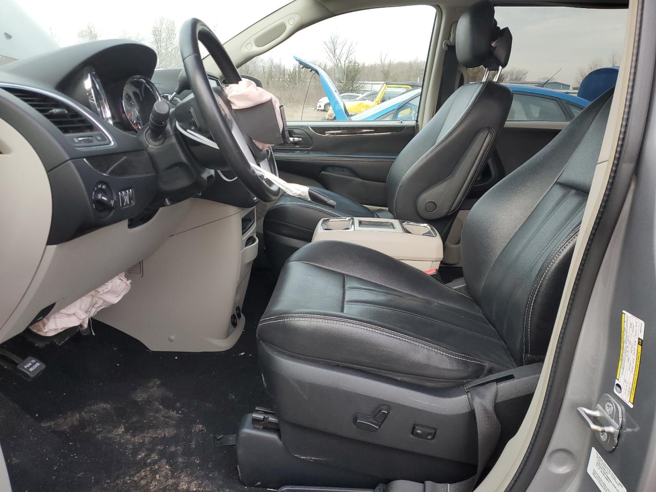 2014 Chrysler Town & Country - Image 7
